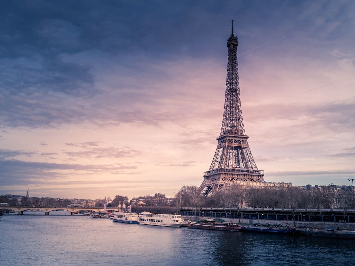 La Torre Eiffel a Parigi, tra le mete dei viaggi d'istruzione in Europa